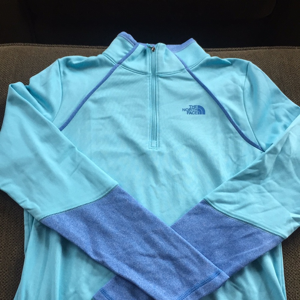 LIKE NEW North Face 1/4-zip Pullover!